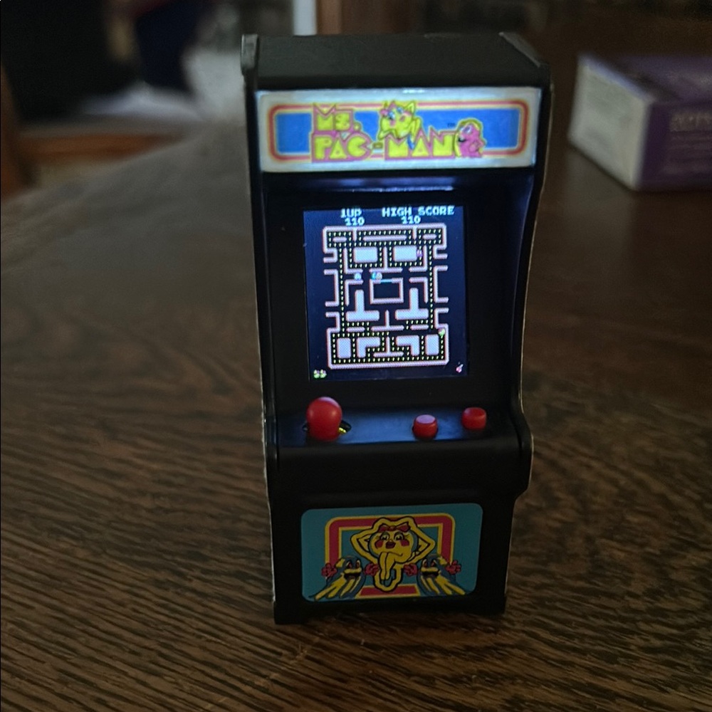 Ms Pac-Man Mini Arcade Console Keychain - Picture 10 of 10